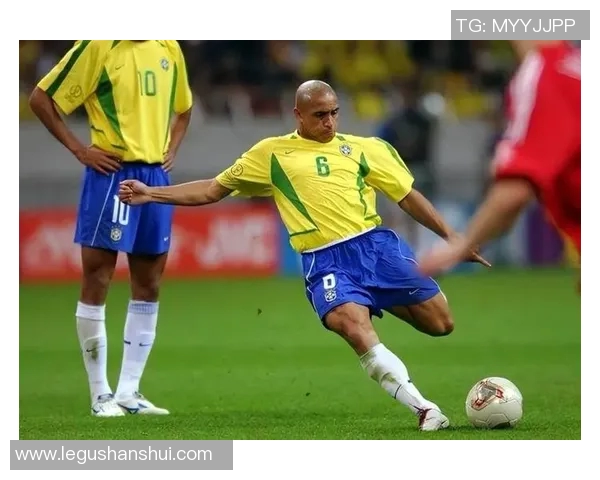 只会进攻的后卫足球明星们如何改变比赛格局与战术理念