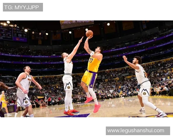 湖人对阵掘金精彩NBA录像回放全场亮点分析与赛后点评